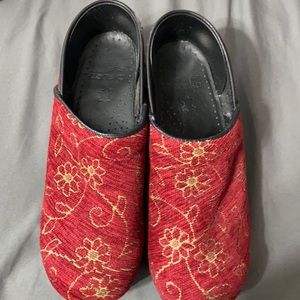 Sz 38 Dansko shoes